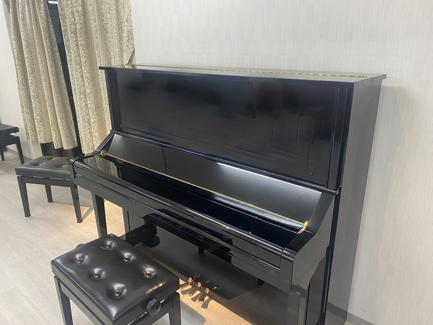 アップライトピアノ画像